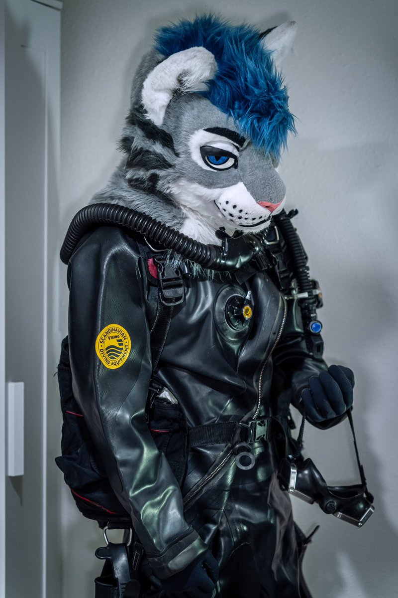 Cats don't like water, we'll need all the protection we can get~

📸 <a href="/Starburst_Shark/">Starburst Shark🦈 ➤ FC</a>