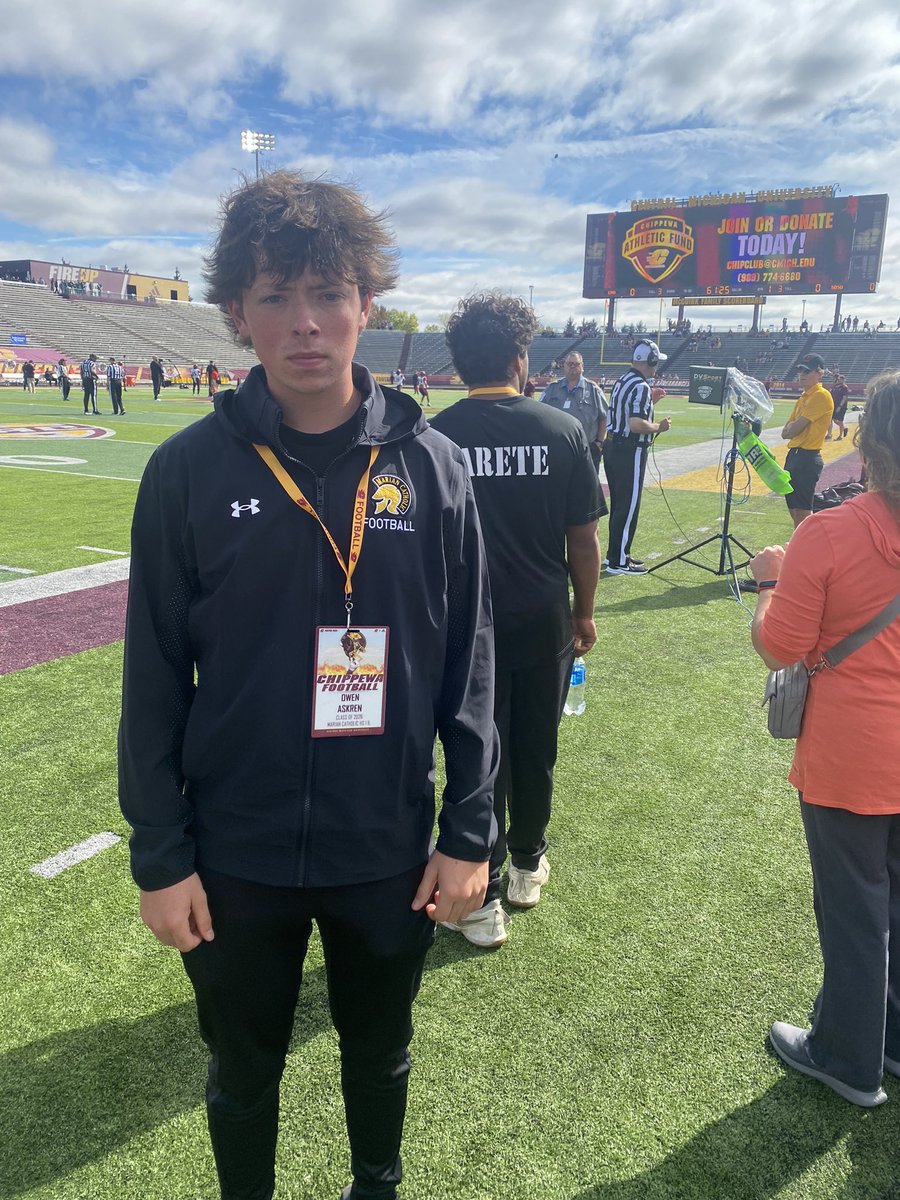 OwenAskren's tweet image. Had a great time @CMU_Football yesterday! Great win! @garrettbutler80 @CustanceCalvin @MCHS__FBALL @LopezMchs @CoachFlemingMC