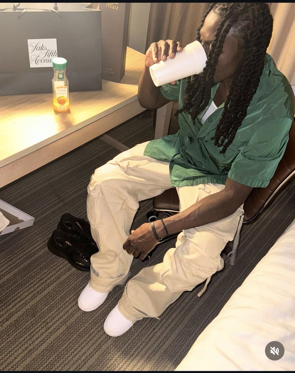 donxjulio's tweet photo. Niggas be on the sideline, they ain’t gettin no playin time https://t.co/5OoRvS5Asm