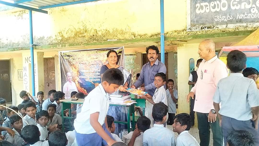 YadhumadiR's tweet photo. At Chennur Government ZPP High (Boys) School, Pollution awareness campaign, motivation, education suggestion, quiz program about environment related, Note books, pens prize distribution to 450 students by my Yadhumadi group NGO Volunteers...#smallhelp https://t.co/VbvbPXP2fR