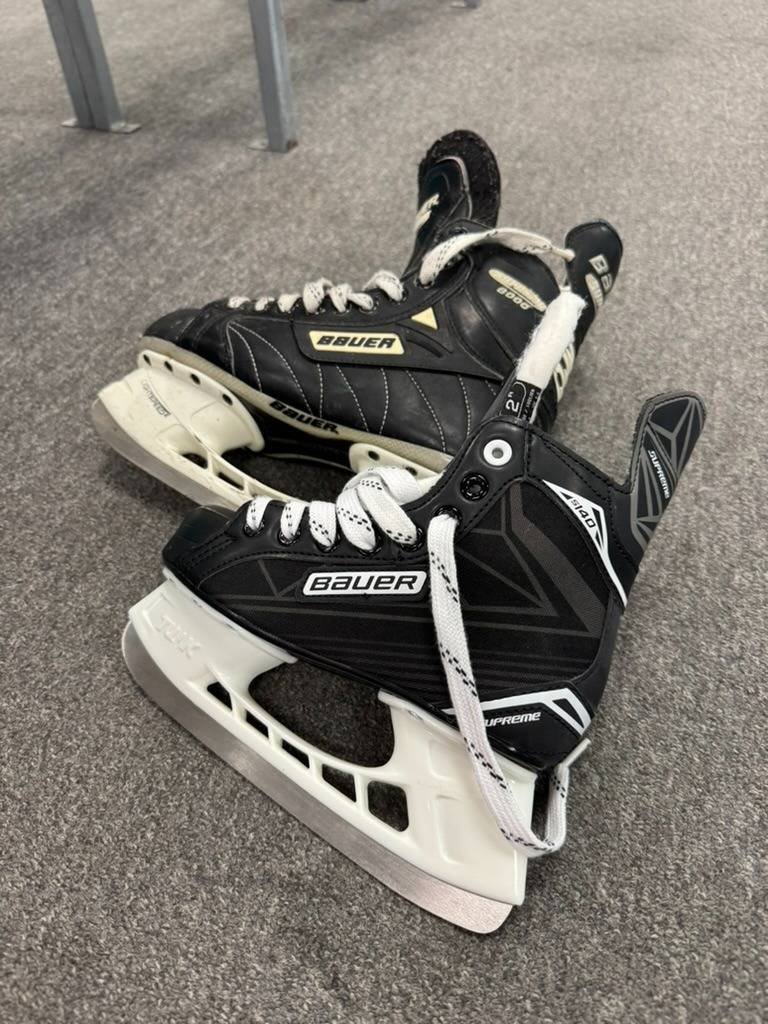 Took the little one on the ice today.  

She's still keen on being a hockey player.  Love it...her skates match the ones I dusted from the kitbag too  ⛸️🏒❤️