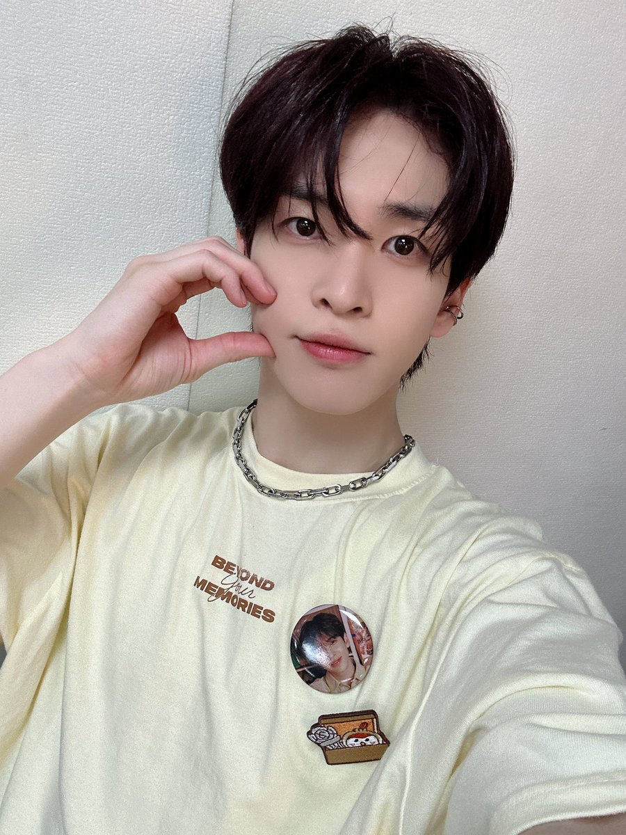 CRAVITY_twt's tweet image. 끝없이 행복했어요 러비티~~!! 🥰
앞으로 우리 비티들의 여정도 꼭 함께일 거라고 믿어요!! 😉😌
사랑하고 또 사랑해!!!!! ❤️❤️❤️
#크래비티 #앨런 #CRAVITY #ALLEN #BEYOND_YOUR_MEMORIES