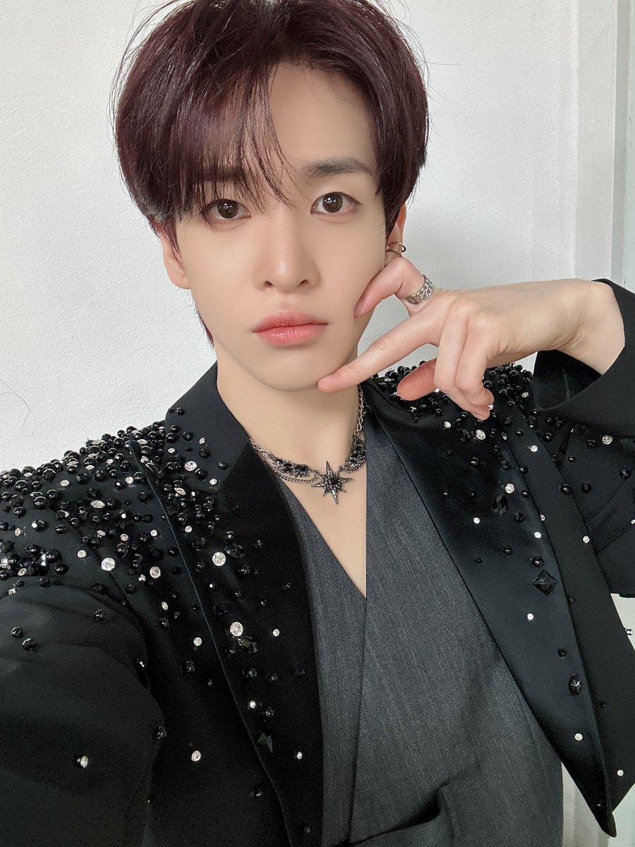 CRAVITY_twt's tweet image. 끝없이 행복했어요 러비티~~!! 🥰
앞으로 우리 비티들의 여정도 꼭 함께일 거라고 믿어요!! 😉😌
사랑하고 또 사랑해!!!!! ❤️❤️❤️
#크래비티 #앨런 #CRAVITY #ALLEN #BEYOND_YOUR_MEMORIES