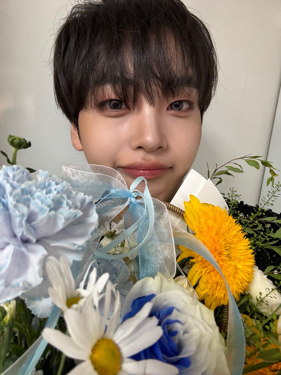 우리의 듬직한 러비티~😍
이번 팬콘도 너무 즐겁고 감사했어요!!
앞으로의 추억도 기대되고 좋은 추억 많이 만들어나가자!!!!!!
사랑한다ㅏㅏ!!!!❤️❤️❤️❤️
#형준 #크래비티
#BEYOND_YOUR_MEMORIES