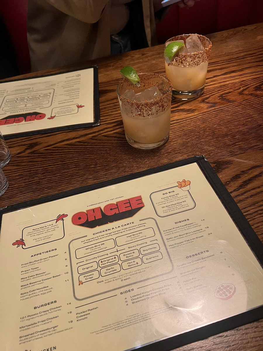 slmcc0712's tweet photo. Tried OH GEE pop up at @thehoxton last night. What a vibe 🌶️ #ohgee #koreanfriedchicken https://t.co/Ng9QQcScwx