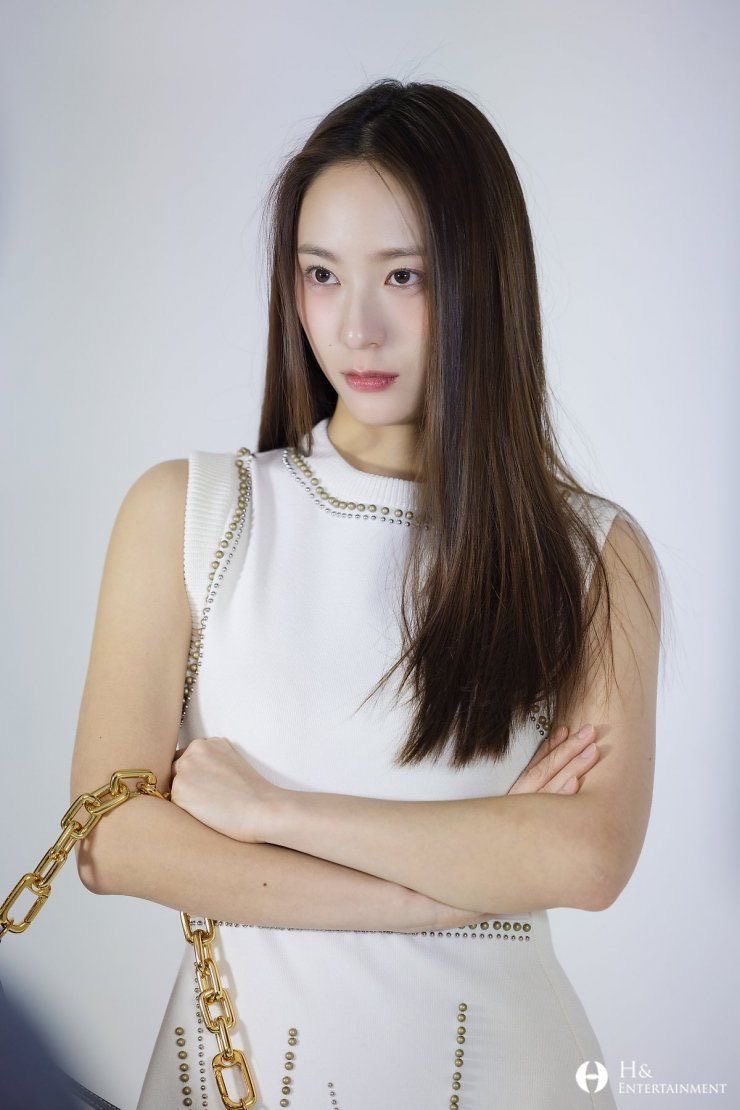 oh6lx's tweet image. ae giselle reminds me of krystal jung 😭
