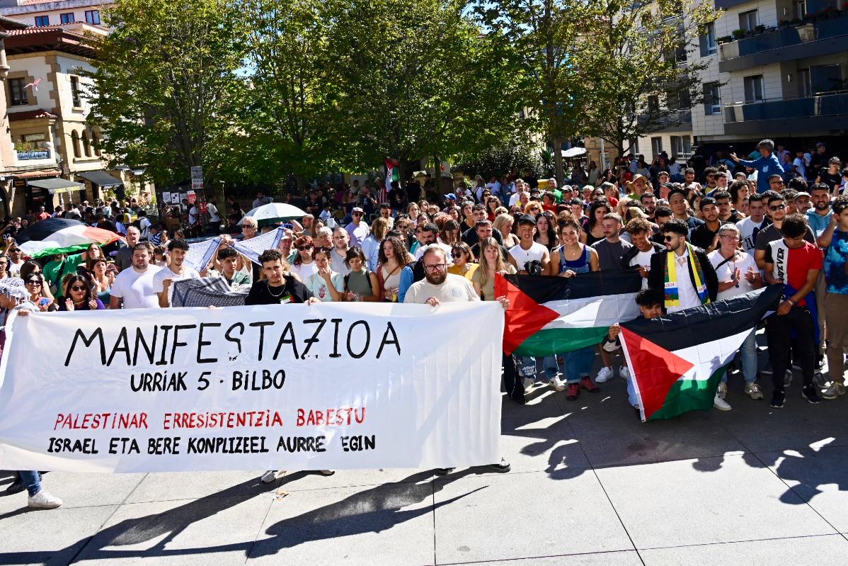 GetxokoEHBildu's tweet photo. Sekulako giroa gaur Algortan Getxoko Munduko Arrozen edizio berri honetan. Denon artean eta elkarlanean, aberatsagoa egiten dugulako gure herria.

Getxo irekia, anitza eta antiarrazista nahi dugu! #MundukoArrozak https://t.co/B4pe6DweAQ