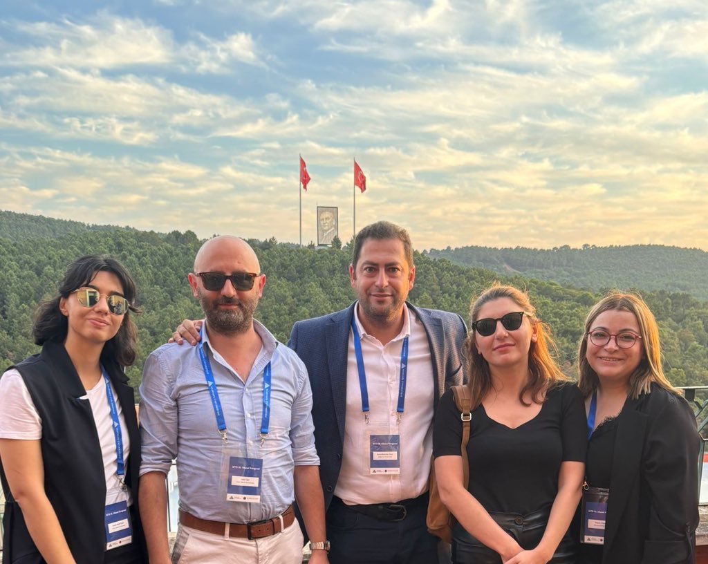 KartalOlkan's tweet photo. Siyasi İlimler Türk Derneği'nin 28-29 Eylül tarihlerinde @YeditepeUni'nde düzenlediği III. Ulusal Siyaset Bilimi Kongresi'ni geride bıraktık. #sitd @siyasiilimlertd https://t.co/KZgr4lAilv