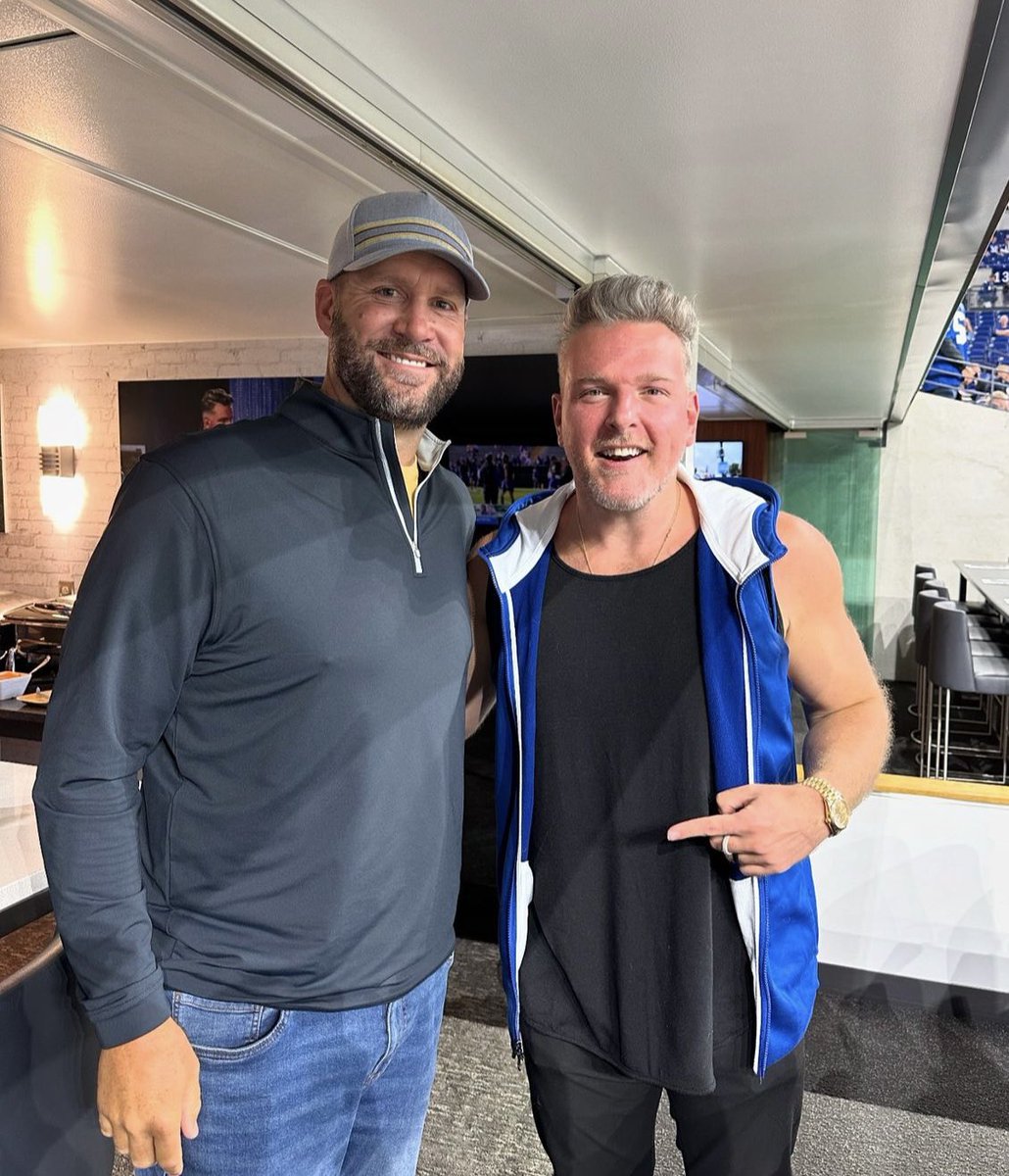 matthewluciow92's tweet photo. Big Ben and Pat McAfee at the Steelers Colts Game 

#steelers

📸 IG/ footbahlin with Ben Roethlisberger https://t.co/9u9E6uqDmT