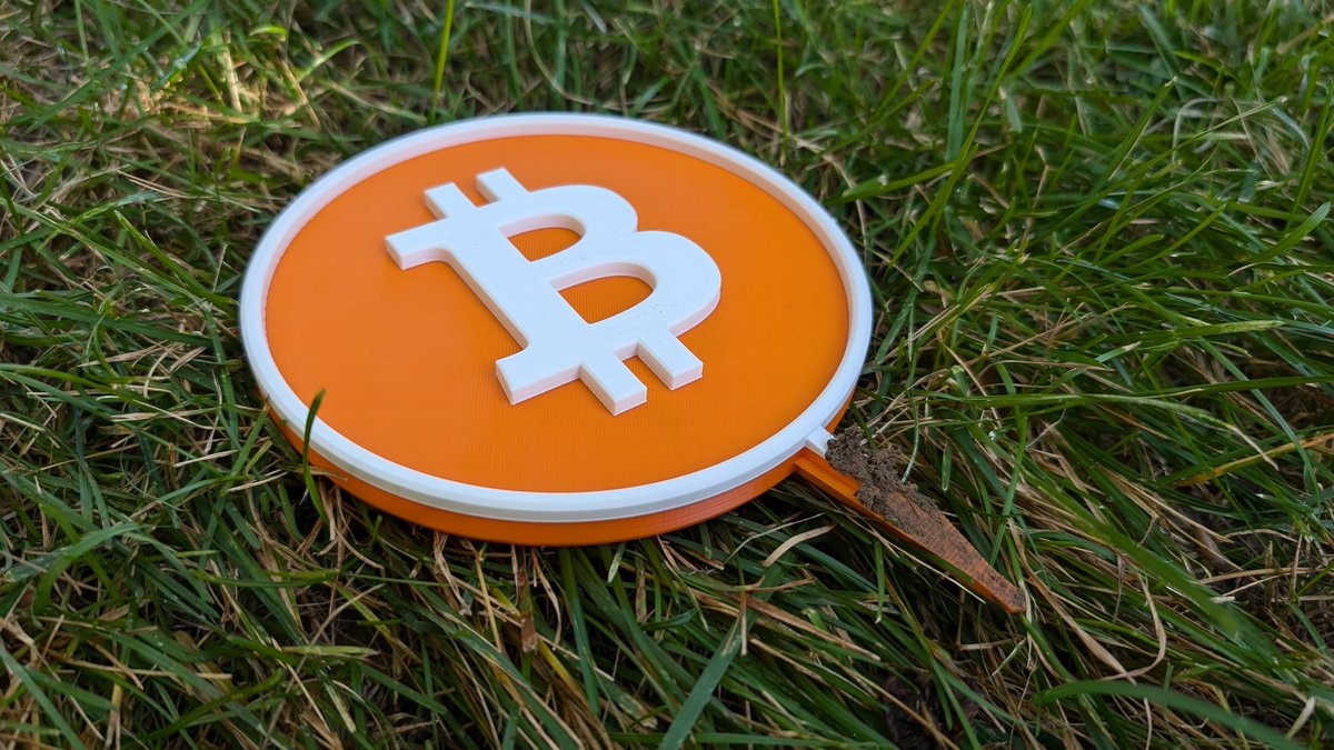 CryptoCloaks™ (@cryptocloaks) on Twitter photo Made some Tee Box Markers for the El Salvador Golf Tournament being held by <a href="/maxkeiser/">Max Bitcoin</a> / <a href="/stacyherbert/">Stacy Herbert 🇸🇻🚀</a> and now I just want to print them and stick them randomly in the ground. Made some Tee Box Markers for the El Salvador Golf Tournament being held by <a href="/maxkeiser/">Max Bitcoin</a> / <a href="/stacyherbert/">Stacy Herbert 🇸🇻🚀</a> and now I just want to print them and stick them randomly in the ground.