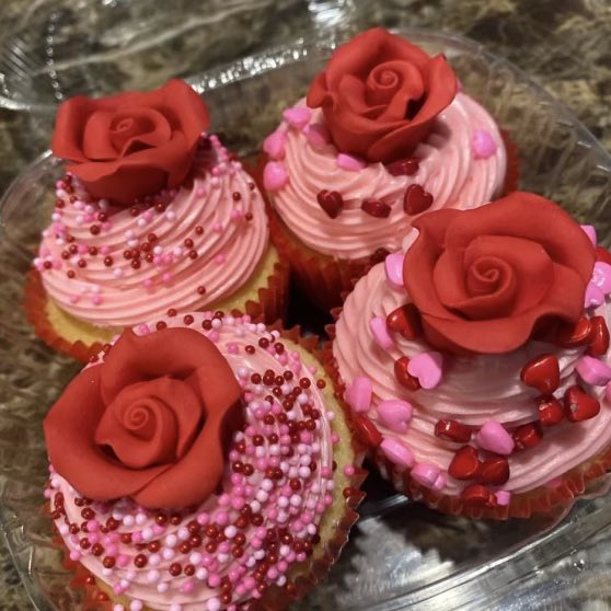 Aspireeveryday's tweet photo. CUPID ❣️❣️❣️
EXPRESS YOUR LOVE THROUGH CUPCAKES 🧁
#cupcakes #cupcakedecorating #cupcakedesign https://t.co/IwyT8bkBeP