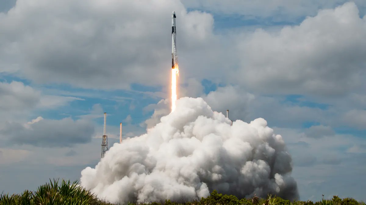 AIFuture1010's tweet photo. @elonmusk @elonmusk will save us if there's ever an invasion from aliens of the space variety! Also, congratulations on the newest Falcon 9 launch yesterday - you're saving stranded astronauts in the meantime! #Falcon9 #SpaceX https://t.co/ZvNBunb9B1