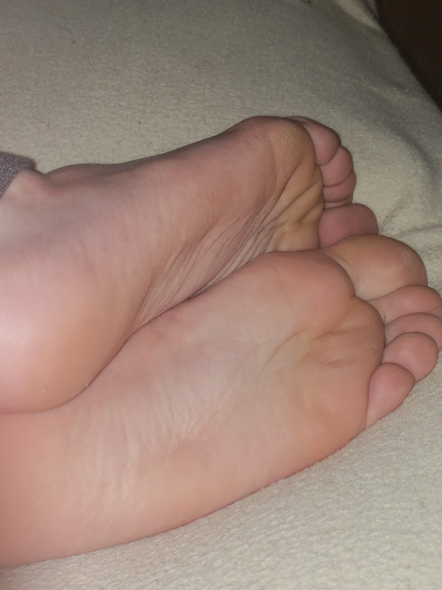 PawBeansRCute's tweet photo. @Weird_furryboi convinced me to post these, please take up any complaints with a god of your choice when you meet them in the distant future CW:feet, socks https://t.co/DztK3N9E1P