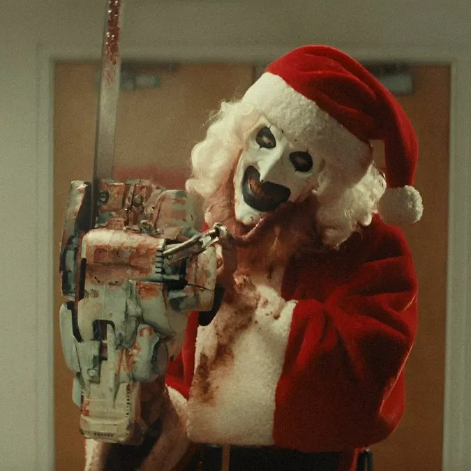 THorror_Lover_'s tweet photo. TERRIFIER 3 sigue conquistando a la prensa de USA y se defiende que es la mejor entrega de la franquicia, aumentando todavía más el nivel de gore respecto a Terrifier 2, transformando a Art the Clown en una leyenda de terror. Ya tiene un 92% en Rotten Tomatoes. El 31 de octubre. https://t.co/mQtpY3cibq
