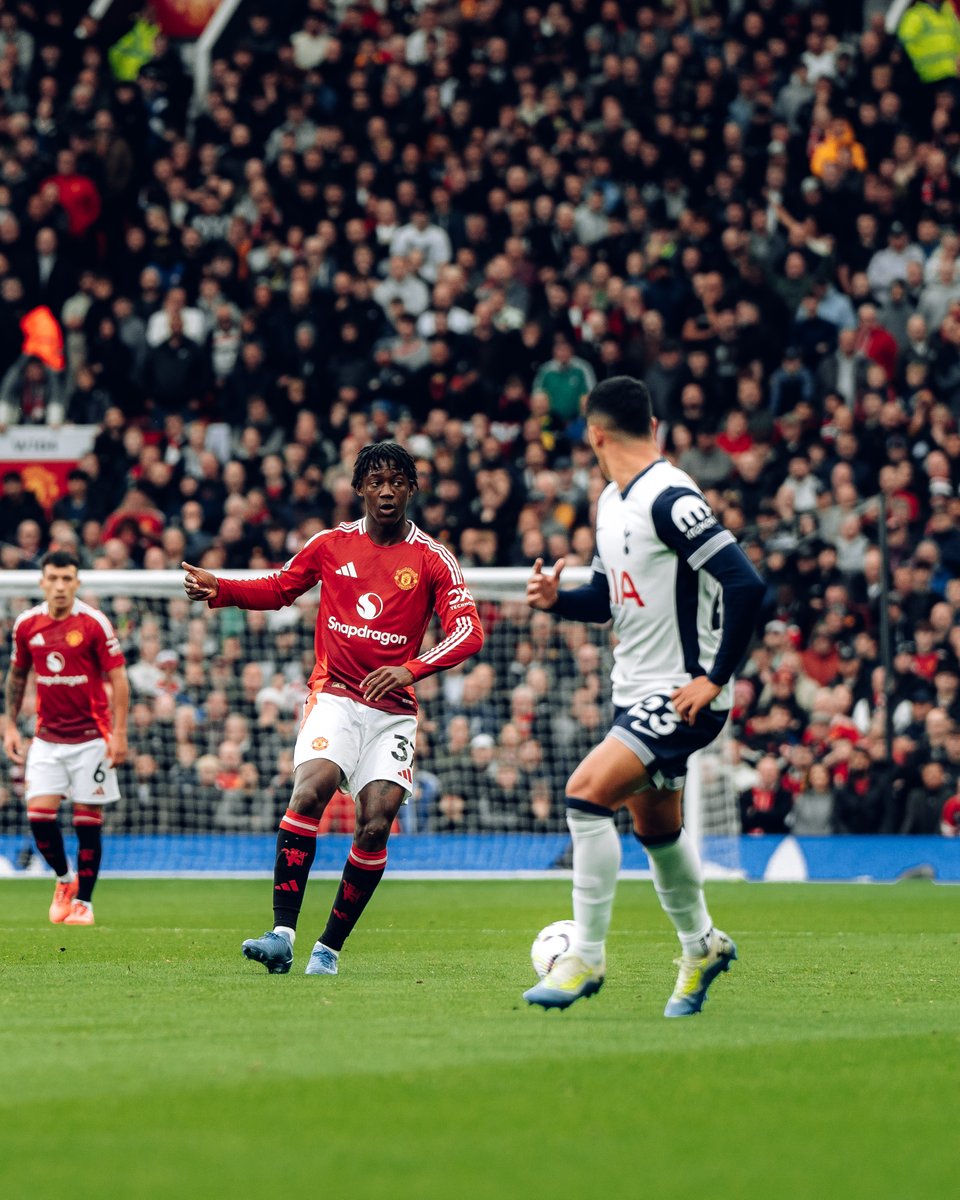 ManUtd's tweet photo. Searching for an equaliser 🔴

#MUFC || #MUNTOT https://t.co/9lh1d93b7S
