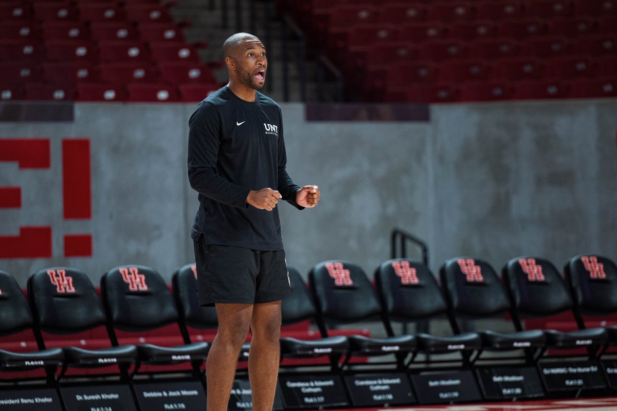 Happy birthday to the head man <a href="/iam_DreShaw/">Coach Andre Shaw</a> 💚

#BleedGreen