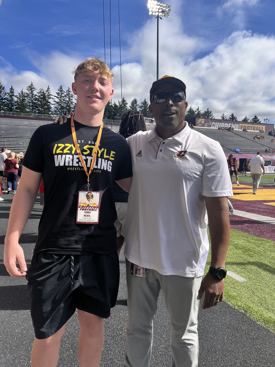 tmcneil57's tweet photo. Had a great time at Central Michigan this Saturday. Just want to thank @CustanceCalvin for inviting me up there. Very cool experience. Also nice meeting and speaking with @CMUCoachCornell 
@DeepDishFB @EDGYTIM @CLCTigerFB @LemmingReport @NWHPreps @HSFBscout @QBCoachStanger https://t.co/RDNke3zBLa