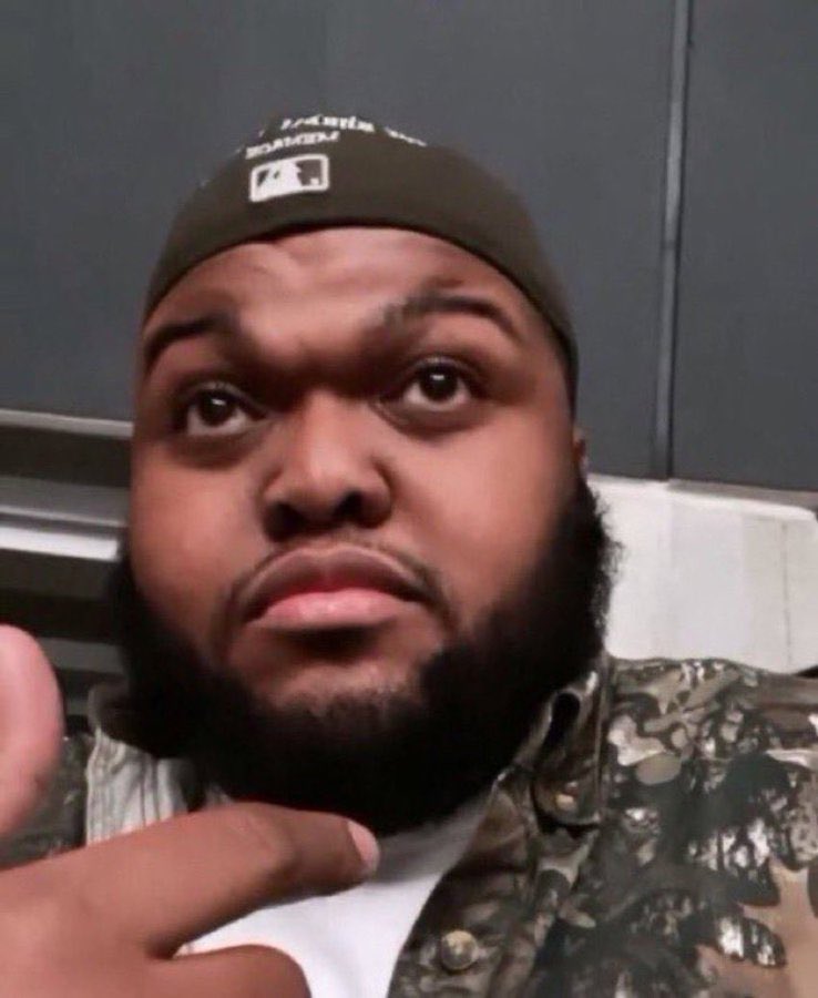 pheez25's tweet image. Zirkzee when he receives a pass inside the box