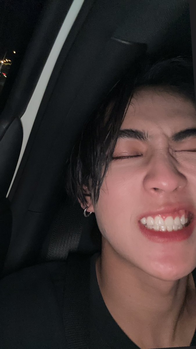 heartchuthiwat's tweet image. ถึงที่หมายอย่างปลอยภัย หายห่วงคั้บ ทุกคนก็กลับบ้านกันดีๆนะคั้บ เดินทางปลอดภัย ซึ่งตอนนี้อาจจะถึงแล้วด้วยซ้ำ 🤣 วันนี้เอนจอยมาก สนุกมากๆ ที่ซ้อมมาหายเหนื่อยเลย ขอบคุณนะคับบบ จะอยู่วววว จะสู้วเพื่อเธอววววว BEUS 🥰😘😘 คืนนี้ก็นอนหลับ เค้งๆ ฝันดีนะคั้บ

#BUS_KnockKnockKnock_KhonKaen…