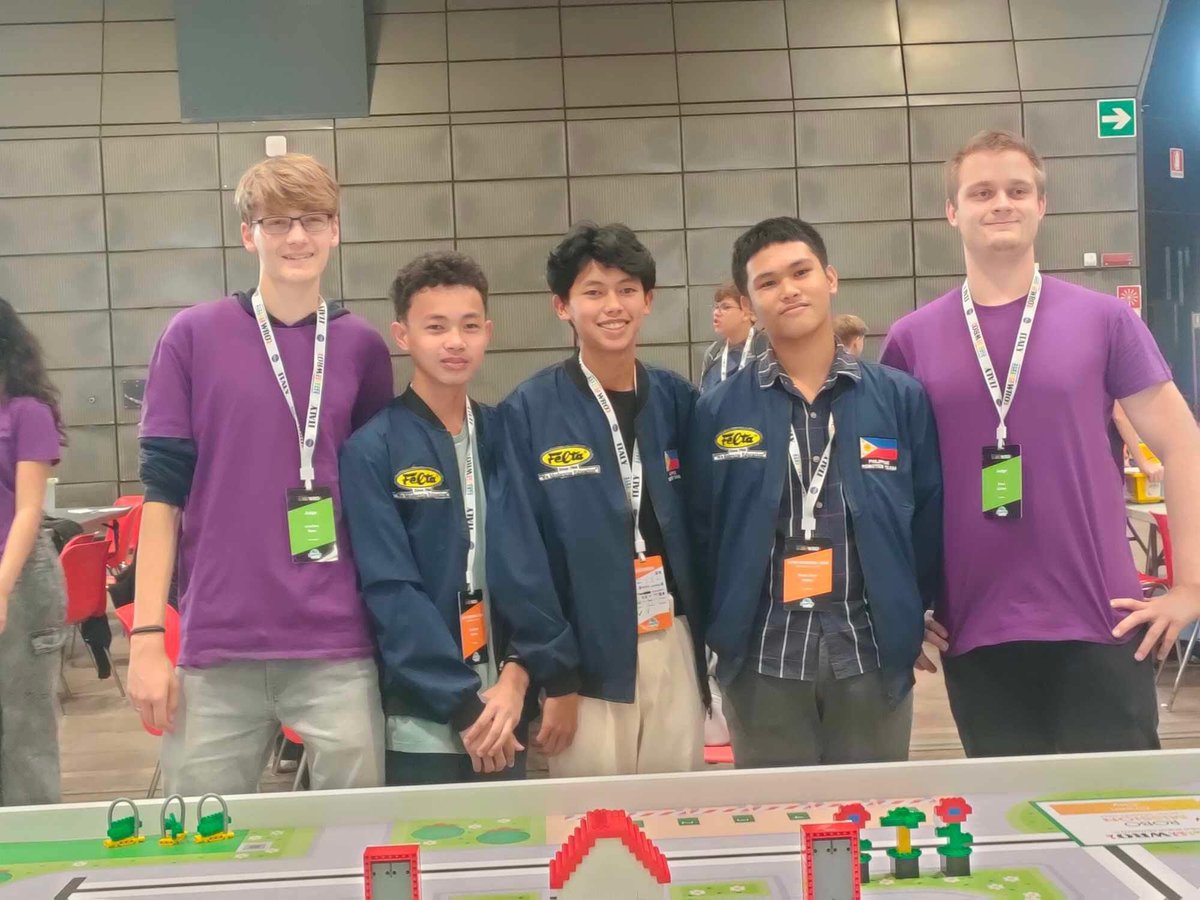 ABSCBNNews's tweet photo. IBA ANG GALING NG PINOY! 🇵🇭 

Itinanghal na kampeon ang JAPeR Memorial High School mula Bohol sa RoboMission Junior High School Category sa World Robot Olympiad 2024 Open Championship na ginanap sa Brescia, Italy. #WorldRobotOlympiad #GalingNatinIto | via @myemulingtapang https://t.co/ZgL7B9CBg3