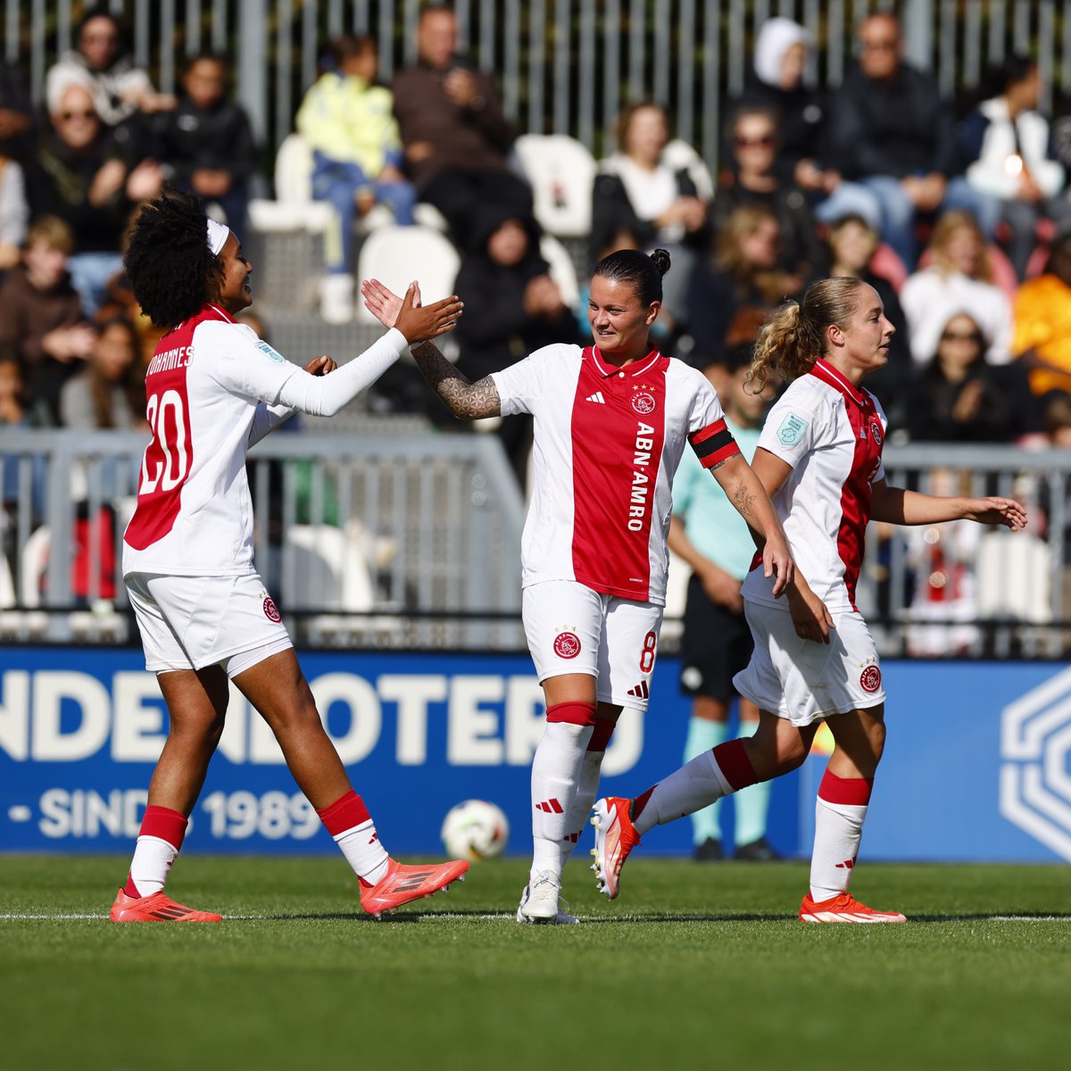 55. LILYYYYY, WHAT A BANGER! 3-1!😍☄️

#ajapec