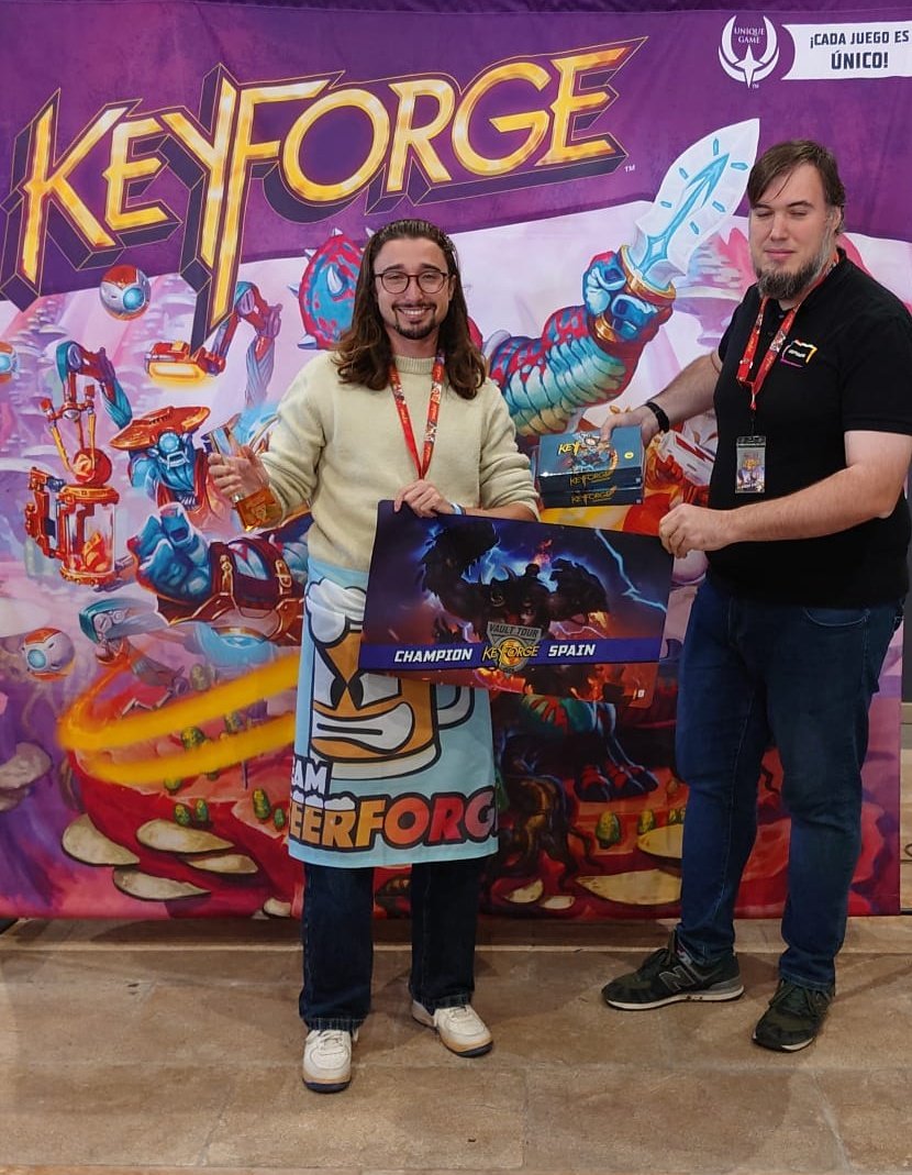Top8 Alliance #VaultTourSpain. 

💪Finalista Alliance- Isfet
🏆 Campeón Alliance- Rewpeskao

#Keyforge #VaultTour