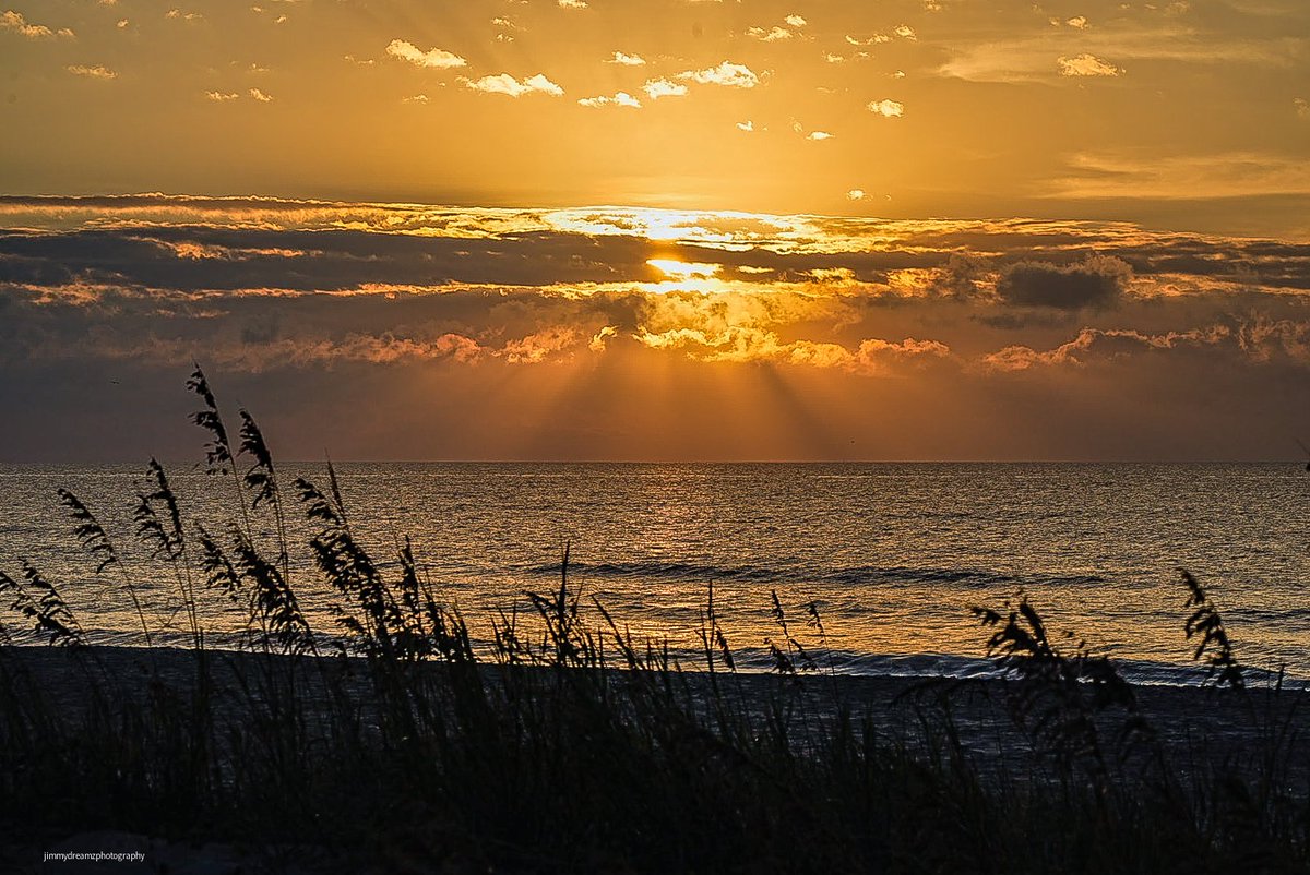 "Behold, I will bring to it health and healing, and I will heal them and reveal to them abundance of prosperity and security."
Jeremiah 33:6 🙏☯️😊
Sunrise 7/29/24 <a href="/AndrewWMBF/">Andrew Dockery</a> <a href="/JimCantore/">Jim Cantore</a> <a href="/bernabephoto/">Richard Bernabe</a> <a href="/jgreenhillwx/">Jenna Greenhill</a> <a href="/GrayMarker99/">🇨🇦</a> <a href="/MeghanMNash/">Meghan Nash</a> <a href="/CBSSunday/">CBS Sunday Morning 🌞</a> <a href="/liamswx/">Liam’s Weather (Student Meteorologist Liam Kenny)</a>