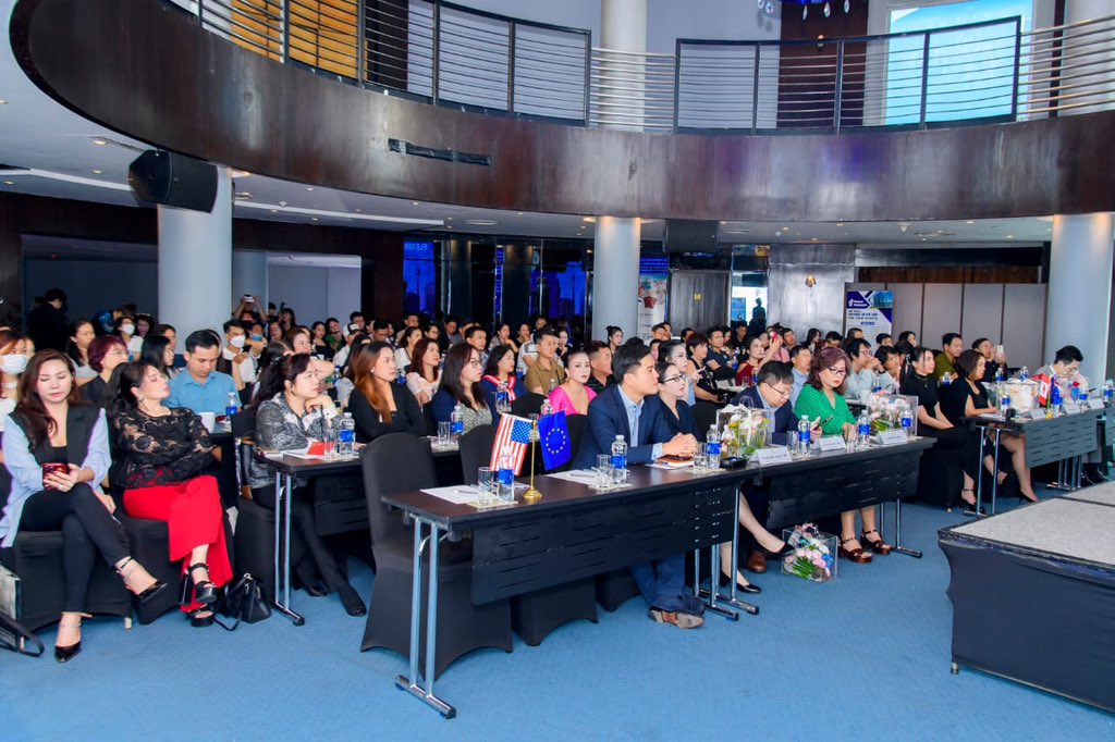 ec_holdings's tweet photo. Our Vietnam country manager @irisdiemmy takes part in the #globalmigration event organized by @iCanfieldvn, in Hanoi which brings together industry experts, provides valuable opportunities to share experiences and discuss the latest trends in #RCBI. https://t.co/JDKCmdJSnz