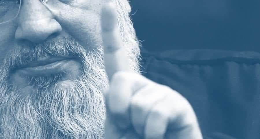 اما الباكي فمعه في الجنه وأما الشامت فشريك في دمه.