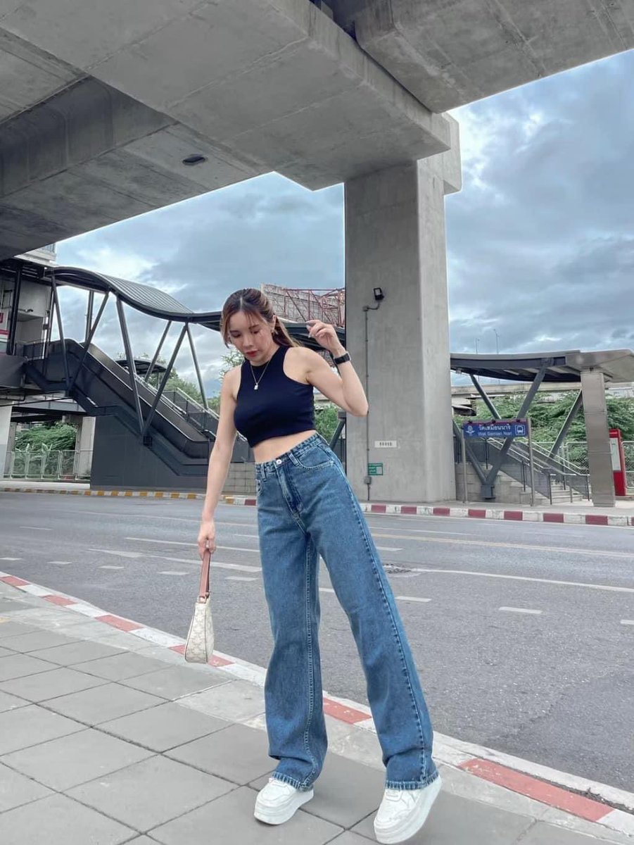 THUNDERBLADE56's tweet photo. ป้ายยากางเกงยีนส์ ยีนส์พี่หมวย Saran - กระบอก Y2K สีเข้ม ทรงสวยมากก ใส่แล้วดูสูงสุดๆ👏🏻💗✨

#กางเกงยีนส์ #กางเกงยีนส์เอวสูง #ขายถูก #ของดีบอกต่อ https://t.co/LlowV6P3Zd