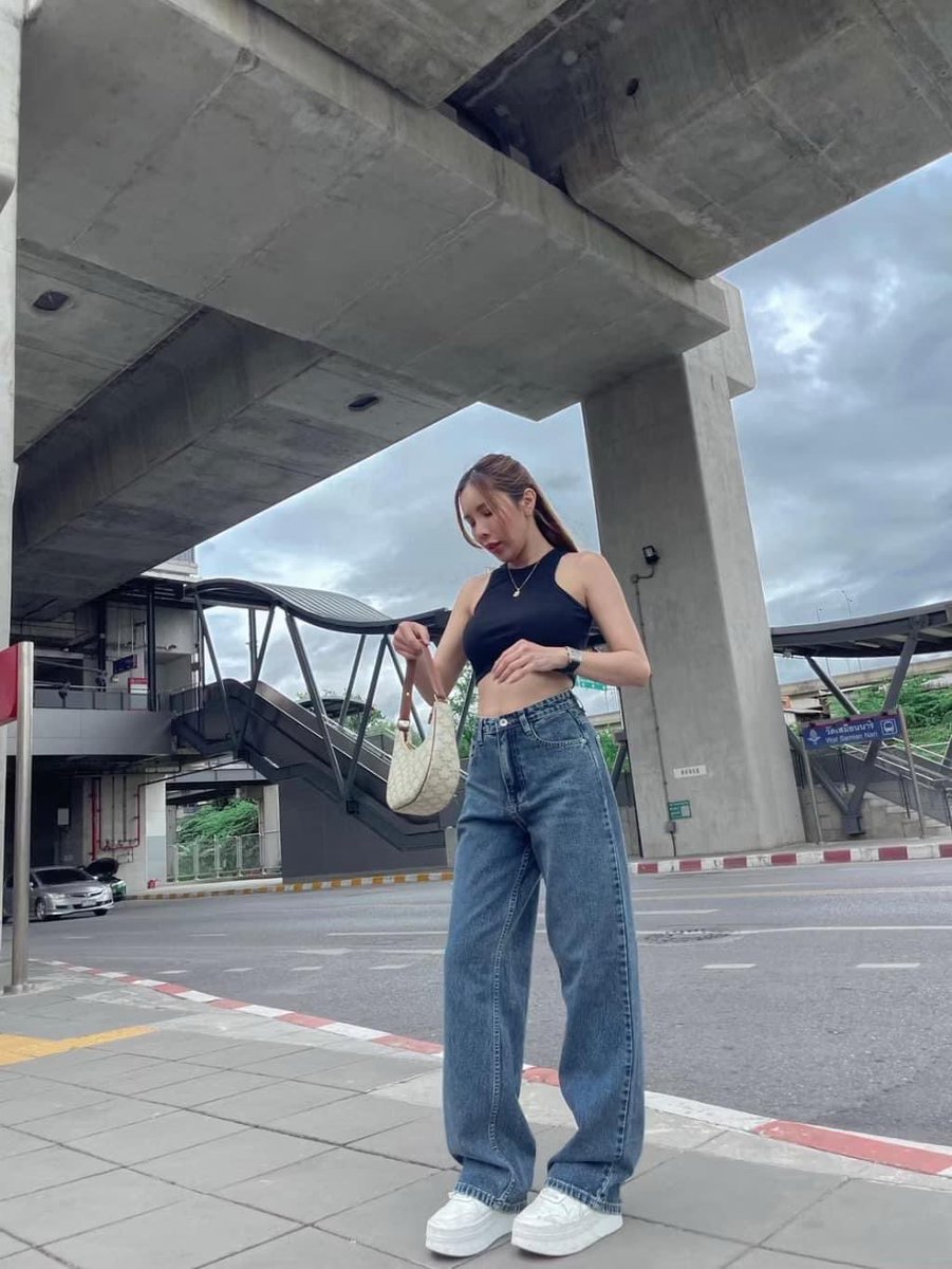 THUNDERBLADE56's tweet photo. ป้ายยากางเกงยีนส์ ยีนส์พี่หมวย Saran - กระบอก Y2K สีเข้ม ทรงสวยมากก ใส่แล้วดูสูงสุดๆ👏🏻💗✨

#กางเกงยีนส์ #กางเกงยีนส์เอวสูง #ขายถูก #ของดีบอกต่อ https://t.co/LlowV6P3Zd