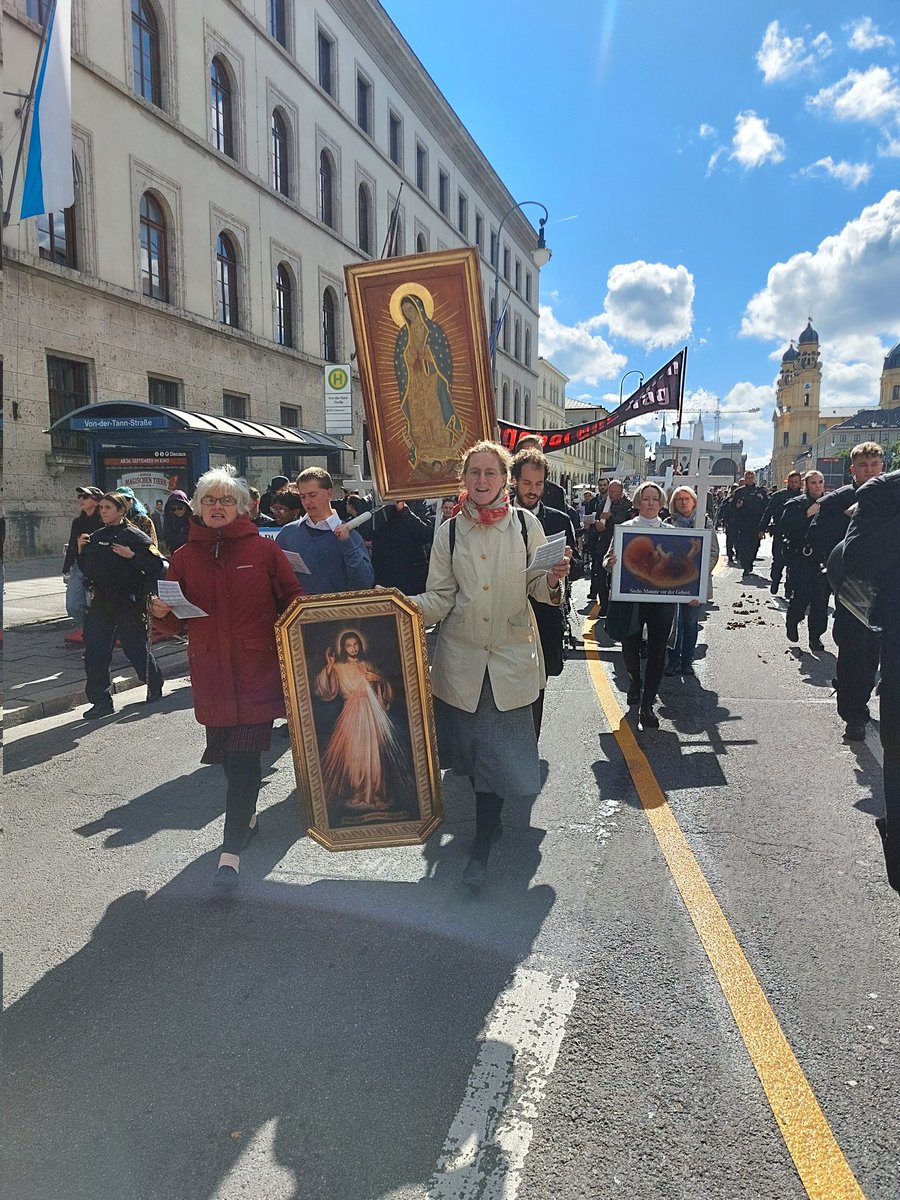 Antisexistische Aktion München tweet media