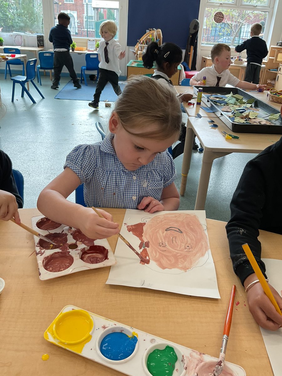cloverbees_mrpa's tweet photo. Clover Bees have been working hard on their self portraits - observing their features in mirrors and colour mixing. What amazing pieces of art they are creating! #MRPALearning #MRPAArt @MRPAeyfs @MRPA_arts https://t.co/WeGC238X06
