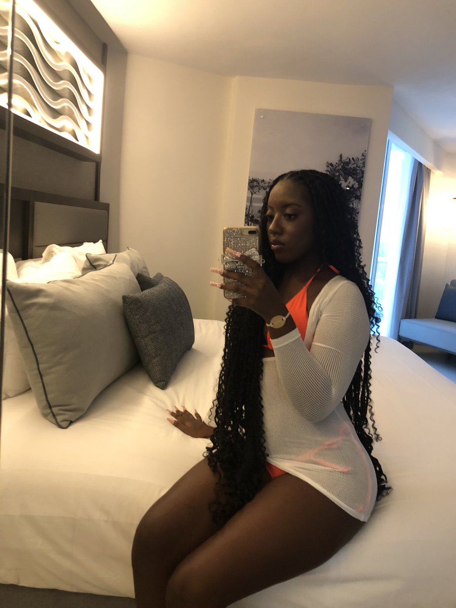 cinniminnieeee's tweet photo. Blessing your tl🎁 https://t.co/MpXUwU8LJ6