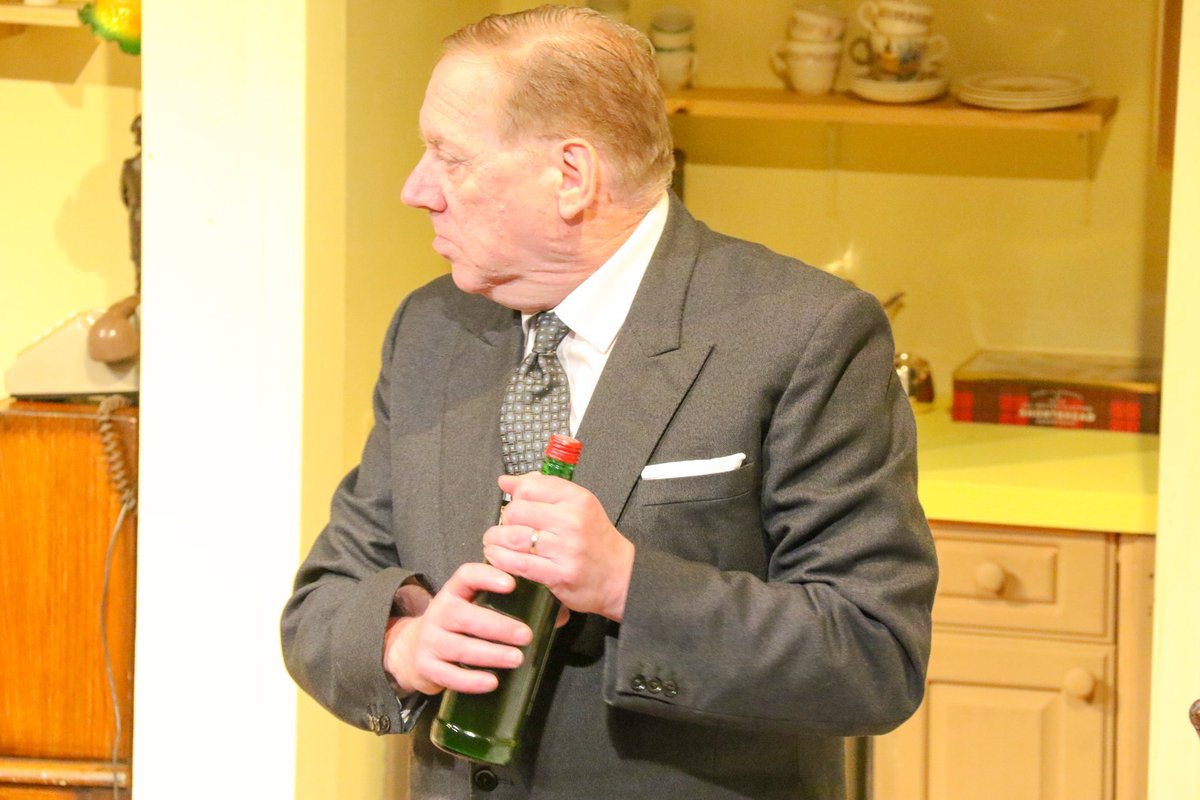 And our Last of The Red Hot Lovers run is in full-swing! Very limited tickets still available!

🎟️ ticketsource.co.uk/whats-on/winch… 🎟️

📷: Rob James

#RedHotLoversAtTheChesil