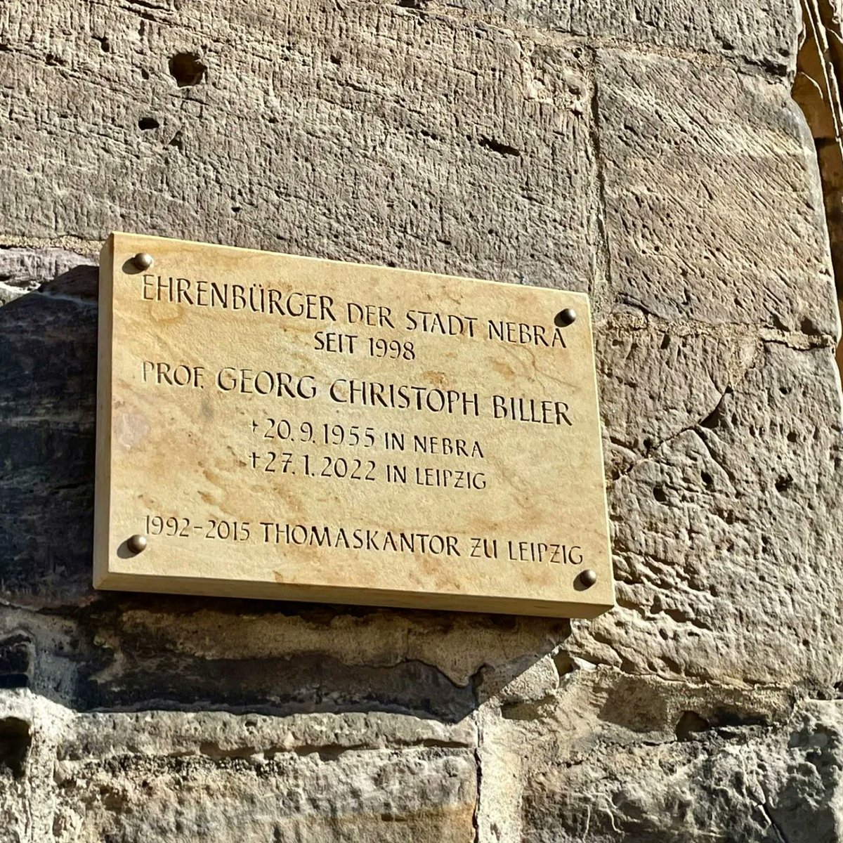 gzulrich's tweet photo. Georg Christoph #Biller war 16. #Thomaskantor nach Johann Sebastian #Bach. Er wurde am 20. September 1955 in Nebra im Burgenlandkreis geboren. Zu seinen Ehren haben wir unter großer Anteilnahme der Bevölkerung eine Gedenktafel an seiner Taufkirche in Nebra eingeweiht. Damit wird erneut die Verbundenheit dieses großen Musikers zu seiner Heimatregion zum Ausdruck gebracht. Daneben ist Georg Christoph Biller Ehrenbürger seiner Heimatstadt. Zudem hat der Burgenlandkreis im vergangenen Jahr den Georg-Christoph-Biller-Preis ins Leben gerufen. #blkamore