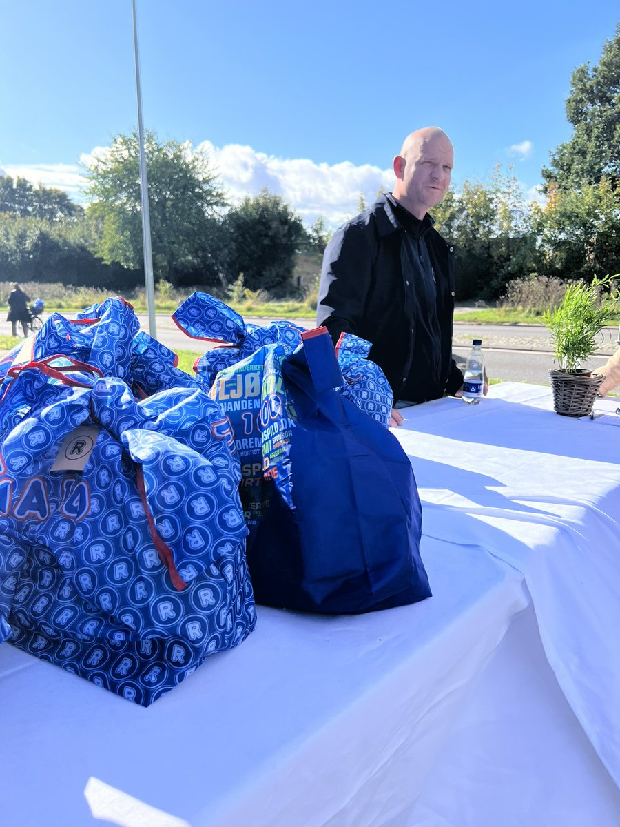 Åbent hus i godt vejr i Lystrup ved Aarhus, tak for besøget til alle Lystrup-borgere, der kigger forbi - vi er her til kl 16.00 og præsenterer vores vision for området, hvor vi har købt den gamle Aldi-bygning 
#dkbiz