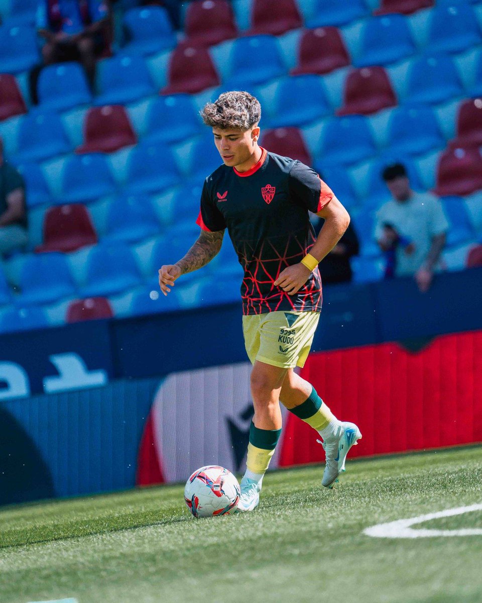 🔛⏱️ ¡Comienza el partido! ⚽️  

🔵🔴 Levante 
🆚
🔴⚪️ <a href="/U_D_Almeria/">UD Almería</a>

🎙️ Joaquín Amérigo 

🗣️ <a href="/pcatnog/">Pedro Nogueira</a>
🗣️ Carlos Gonzalo

#LevanteAlmería
#LaLigaHypermotion 

📻 <a href="/CanalSurRadio/">Canal Sur Radio</a> 
🌐 csur.red/JnrN50Ty9ps
📱 App