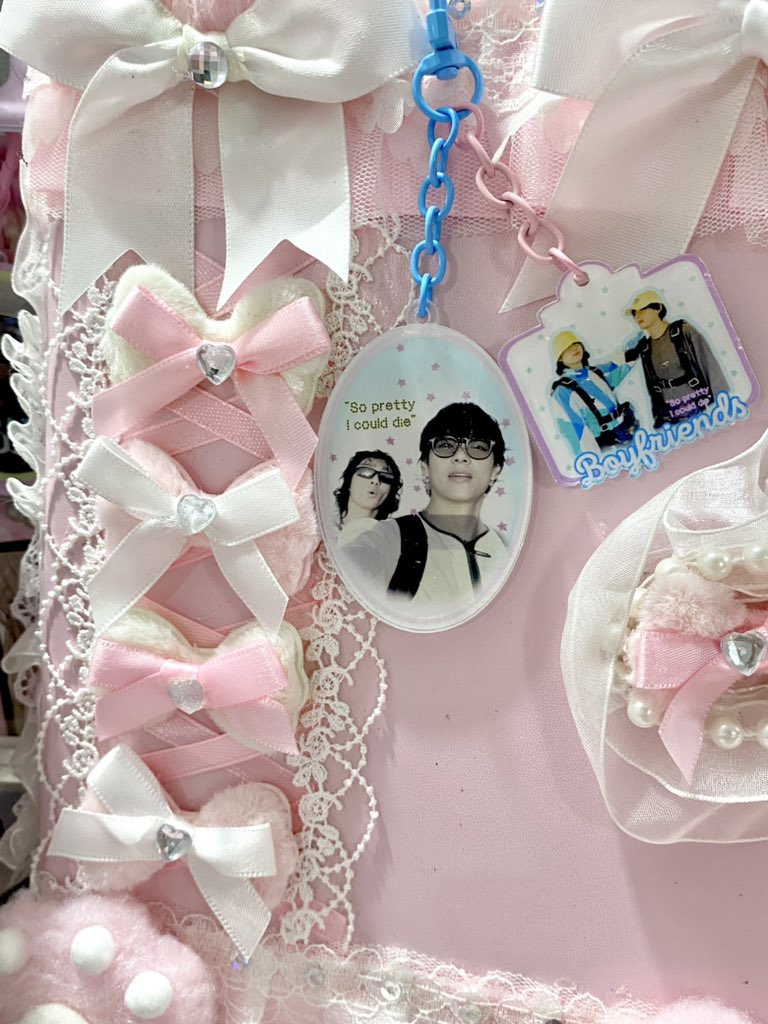kittaewon's tweet photo. โบ ๐ ๐ธ ๐๊ณ #kitty_extras โข wts lfb ph
=อออโก taekook hawaii keyrings
๐ฎ โฑ185.00 each all in w pf + lsf
๐ฎ onhand, limited qty available
๐ฎ payo or 3 days dop
last 10 stocks available โ๏ธ
โ limited quantity, reply to claim https://t.co/IQiEf6rFMV