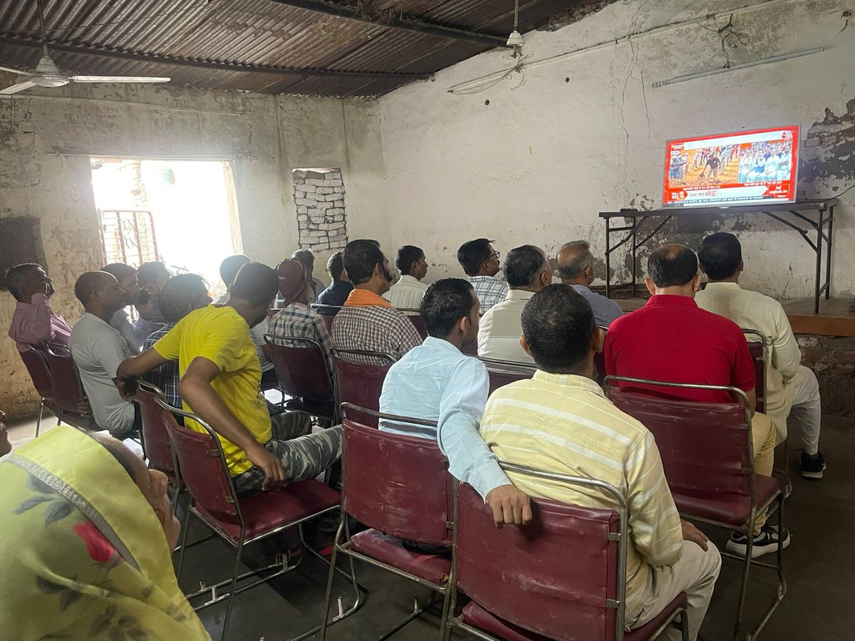 AzadSinghBjp's tweet image. आज महरौली विधानसभा के राधा स्वामी सत्संग भवन BSS कैम्प रजोकारी में “मन की बात“ कार्यक्रम के माध्यम से भाइयों-बहनों के साध मोदी जी का संबोधन सुना |

#AzadSingh #MannKiBaat