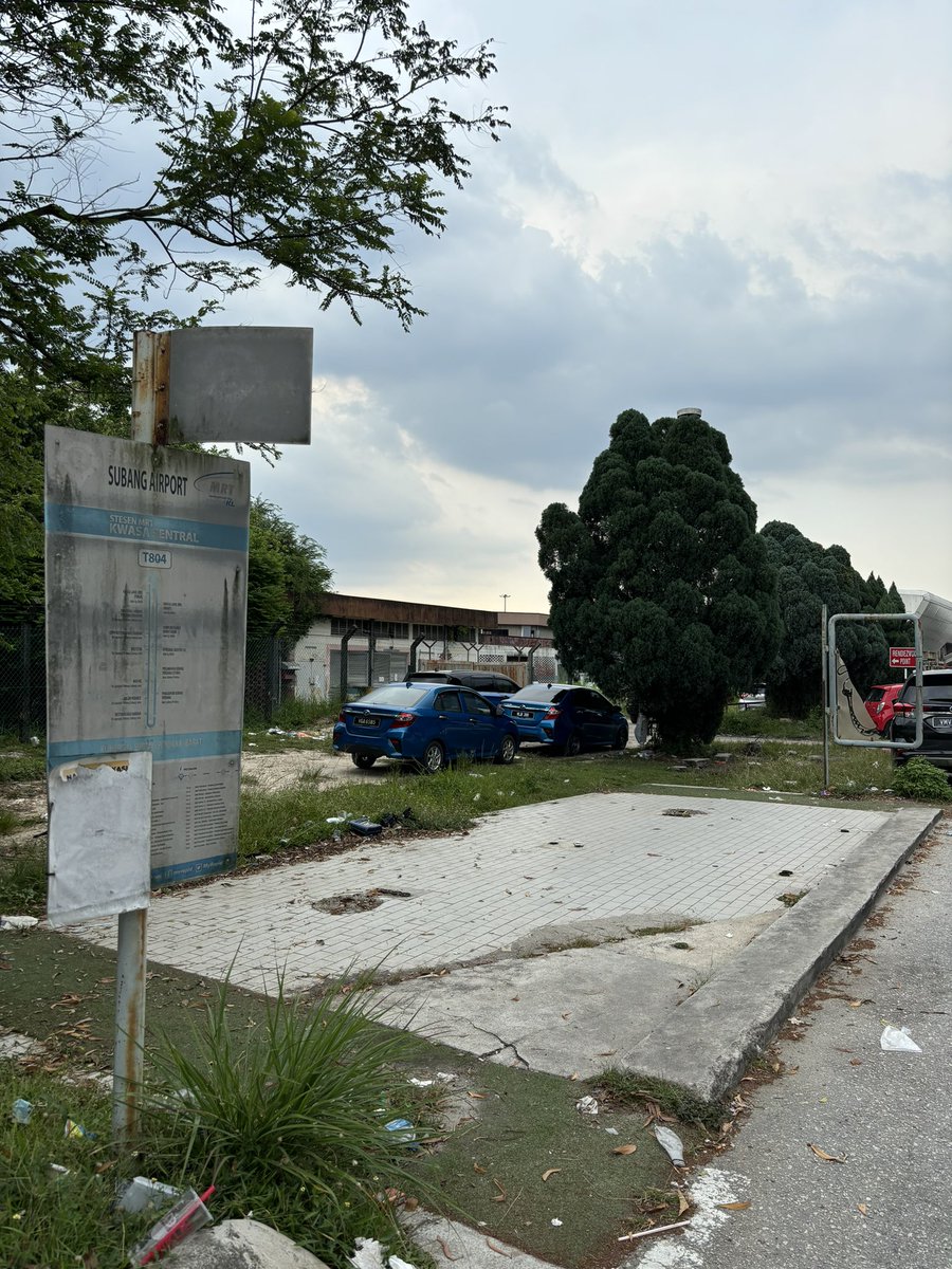 nickdotchan's tweet photo. The state of the one and only public transport stop serving Subang airport. And not even a pedestrian pavement to the terminal! https://t.co/pY4FnX1yeZ
