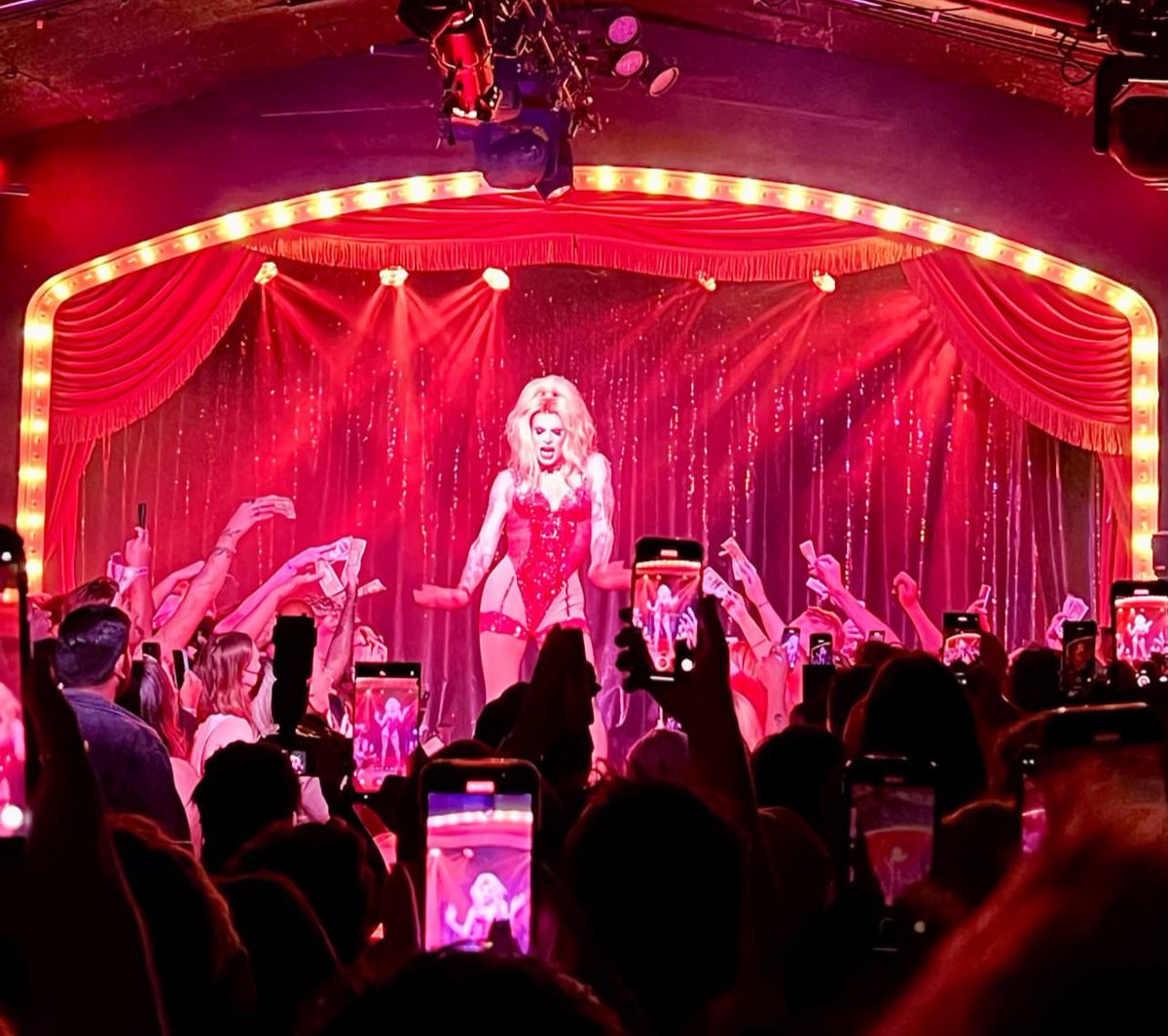 ultraredglow's tweet photo. this photo belongs in a museum https://t.co/8gxJZDdZ5k