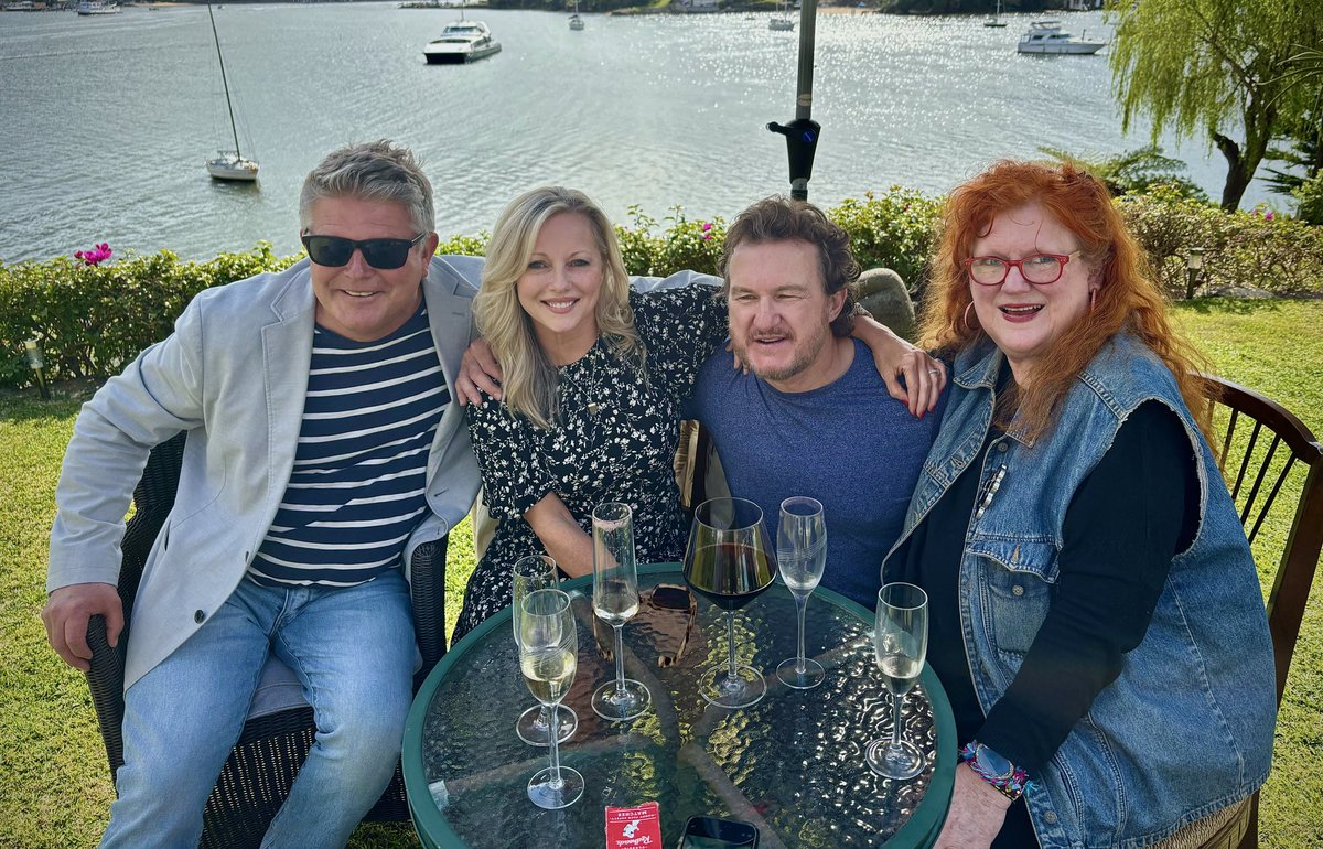 Best catch up with my oldest friends. Always feels like no time has passed. Love you guys ♥️ #heydad #family #love