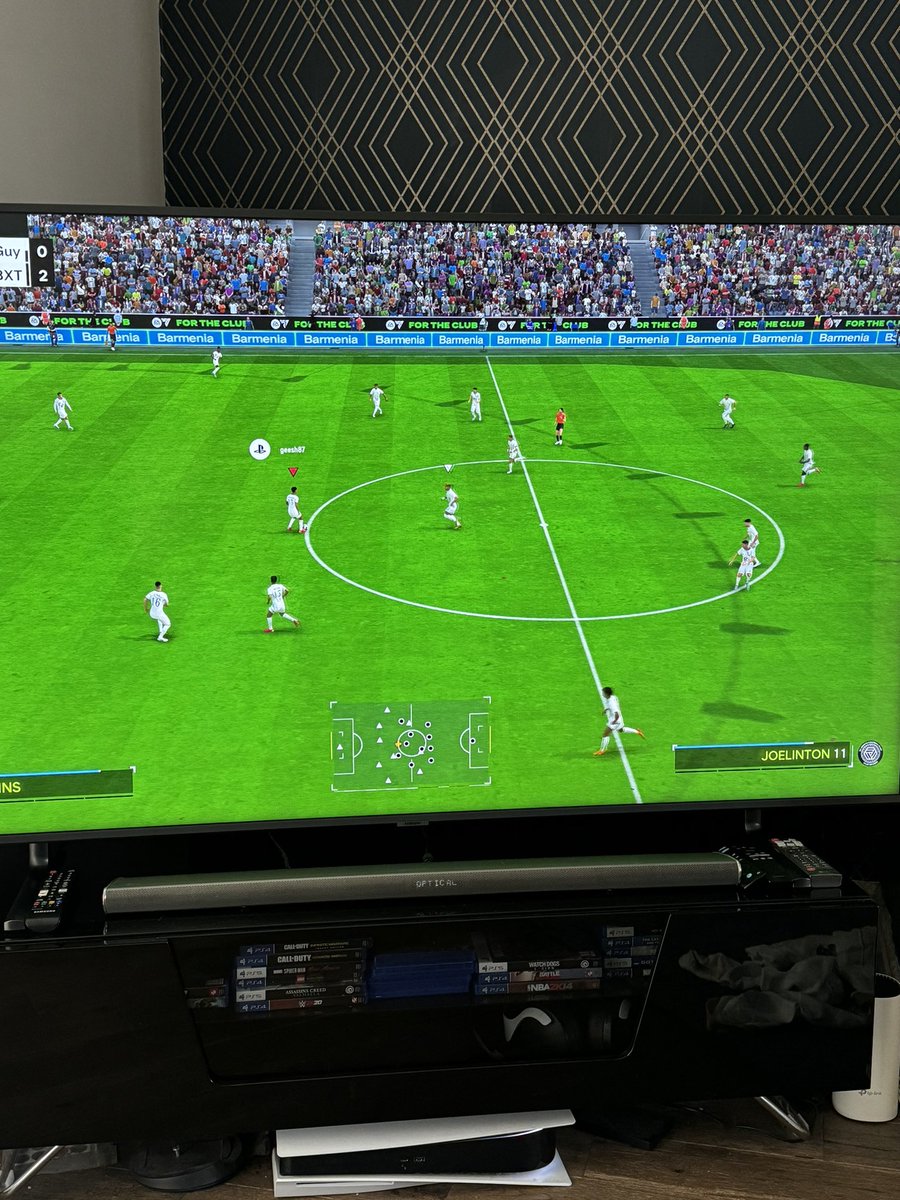 GuyHunt's tweet photo. @EASPORTSFC good job this game didn’t cost nearly £100… 😩#FC25 https://t.co/izEd2HrhOJ