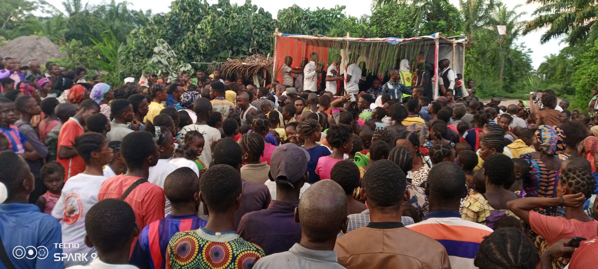 Joseph1Dimandja's tweet photo. #InfosNet : Les images en témoignent du travail de terrain que nous avions fait au mois de déc au #sankuru l'année passée dans la circonscription électorale de #katako. Seul Dieu est le maître de temps et de circonstance. Jamais abandonner la guerre, ensemble avec @leonnguwa2. https://t.co/k2aYRo9uiA