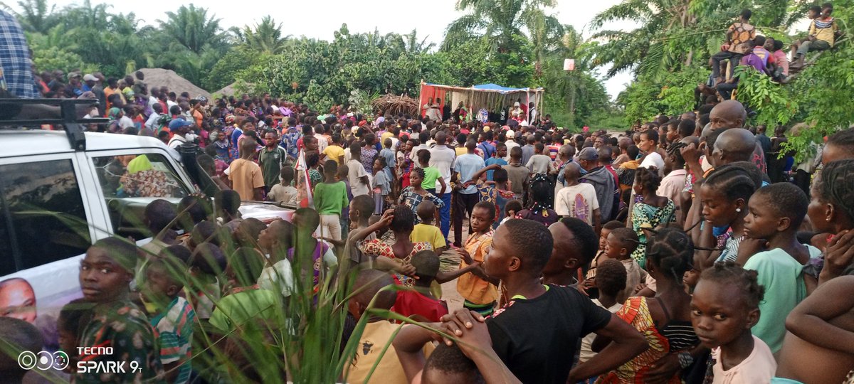 Joseph1Dimandja's tweet photo. #InfosNet : Les images en témoignent du travail de terrain que nous avions fait au mois de déc au #sankuru l'année passée dans la circonscription électorale de #katako. Seul Dieu est le maître de temps et de circonstance. Jamais abandonner la guerre, ensemble avec @leonnguwa2. https://t.co/k2aYRo9uiA