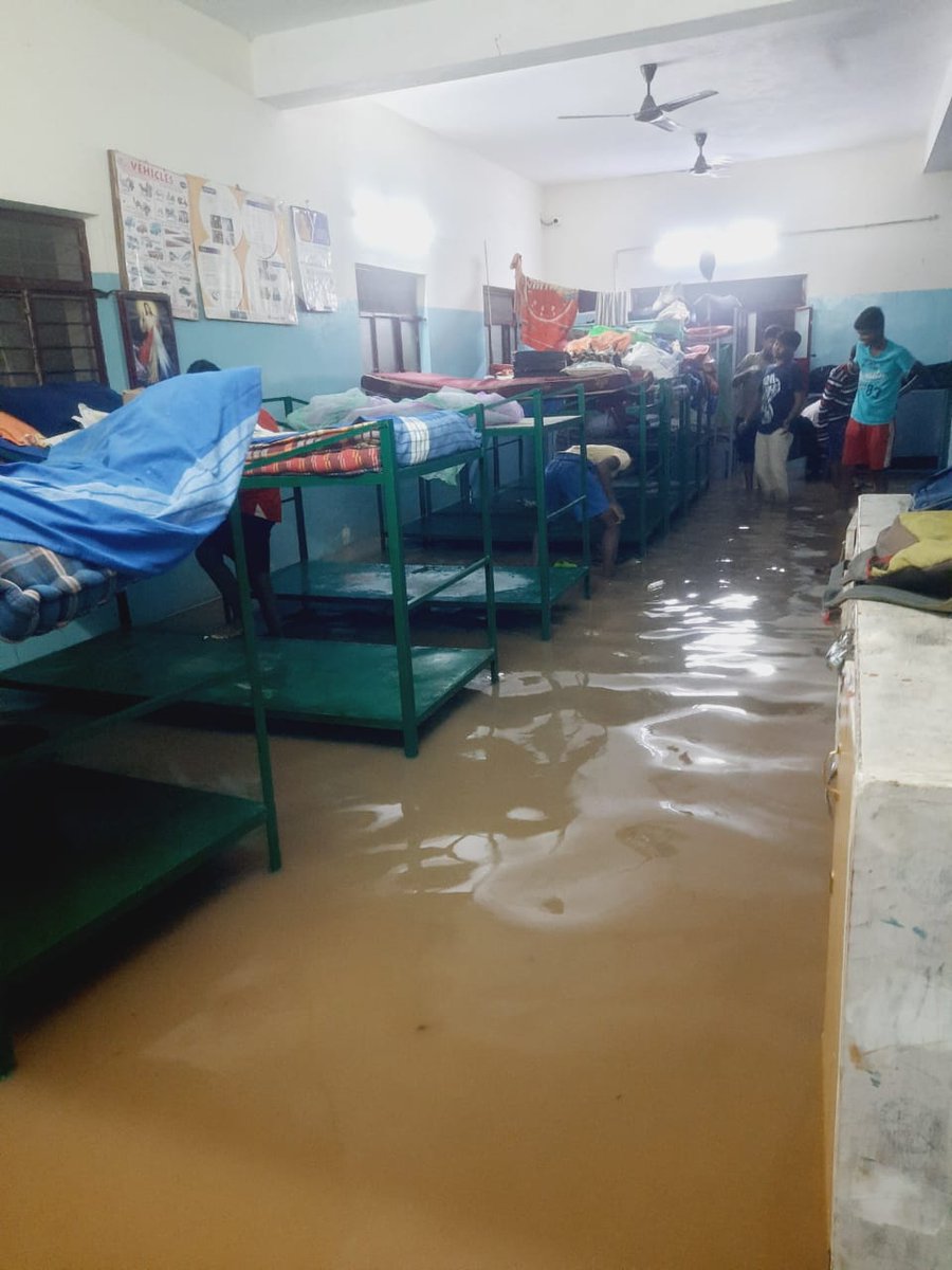 SonnappaT's tweet photo. @EduMinOfIndia @schooledump @highereduminmp see our students please take action https://t.co/sWePb7Gp3s