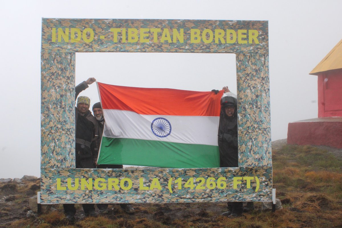 GajrajCorps_IA's tweet image. #BikersAdventure
#BorderDevelopment

#NomadicRiders from #NaviMumbai rode above 15000 feet to the serene surroundings in the lap of nature along the #IndoTibetanBorders across salubrious #LungroLaPass, as  tourism flourishes in the remote border locations around #Tawang.

@adgpi…