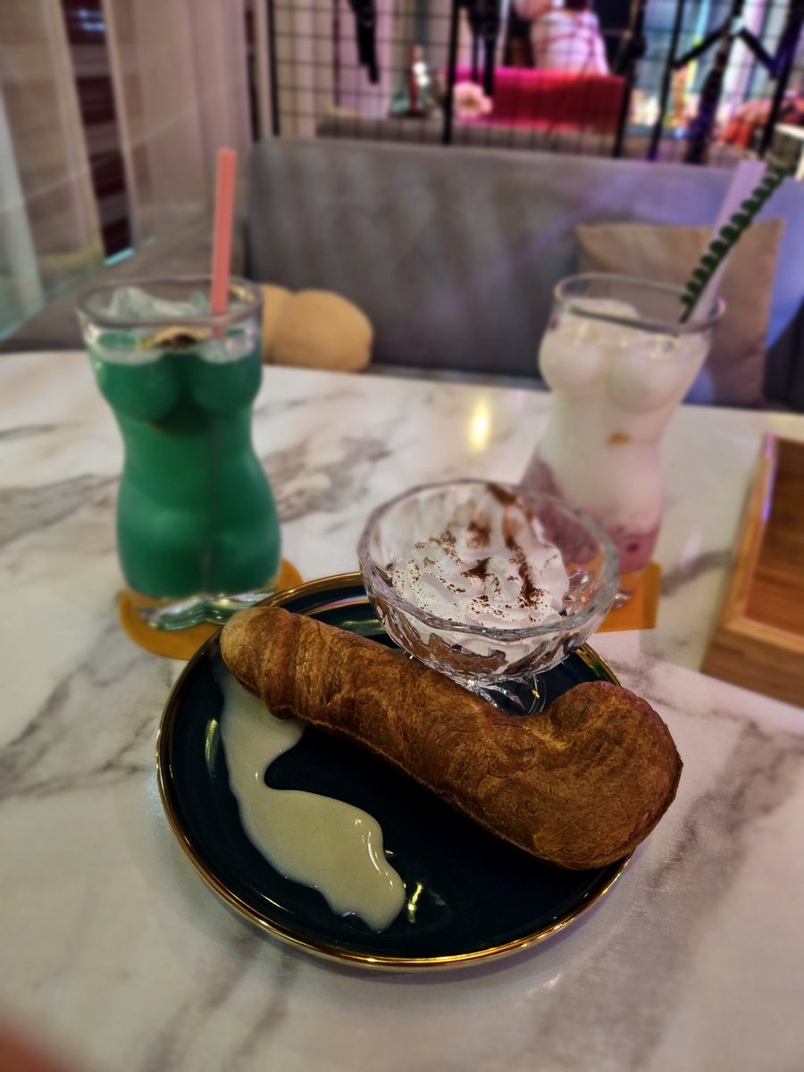 너와의 데이트♡
.
.
.
천안 핫한 티핫으로 데이트♡

#천안 #티핫 #데이트
#부부 #부커 #네토 #네토부부
#관클 #관전
<a href="/5lZfObsYP7giC2Z/">옆집♡여시부부</a>