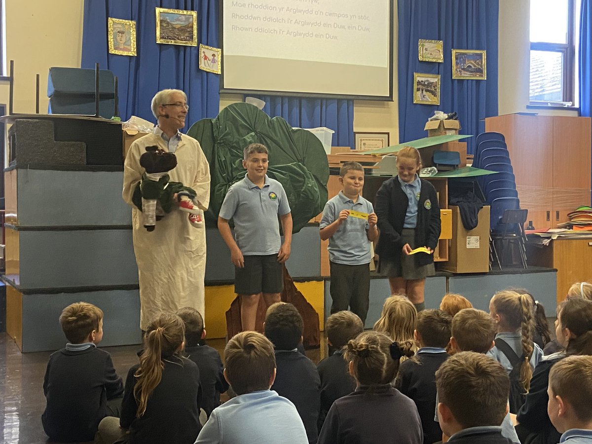 Diolch yn fawr i Mr Coleman a Doug o’r Eglwys Gymunedol  leol ‘CF38’ am wasanaeth arbennig arall. A huge thank you to Mr Coleman and Doug from the local 'CF38' Community Church for another special service.